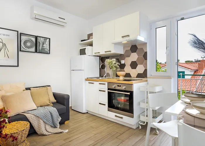 Charming Renovated Next To The Sea * Šibenik